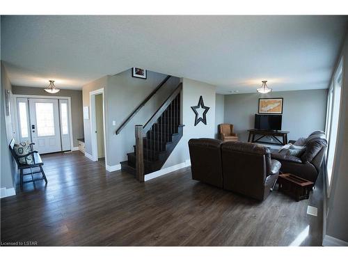 18574 Erie Shore Drive, Blenheim, ON - Indoor Photo Showing Living Room