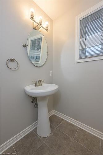 20-301 Carlow Road, Port Stanley, ON - Indoor Photo Showing Bathroom