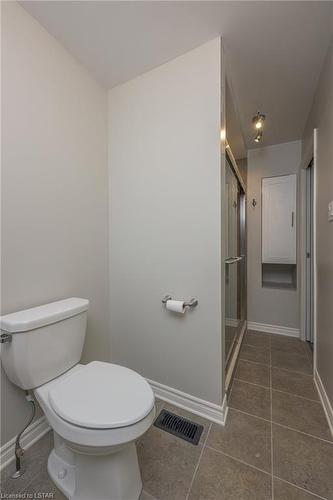 20-301 Carlow Road, Port Stanley, ON - Indoor Photo Showing Bathroom