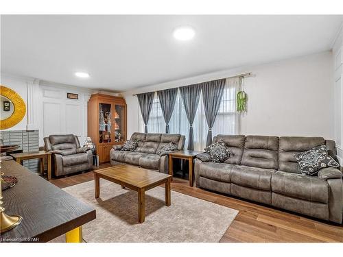 1155 Royal York Road, London, ON - Indoor Photo Showing Living Room