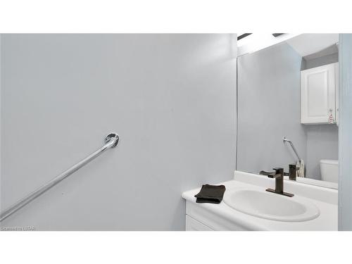 117 Wonham Street S, Ingersoll, ON - Indoor Photo Showing Bathroom
