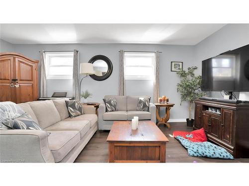 117 Wonham Street S, Ingersoll, ON - Indoor Photo Showing Living Room