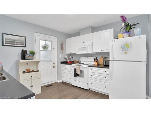 117 Wonham Street S, Ingersoll, ON - Indoor Photo Showing Kitchen With Double Sink
