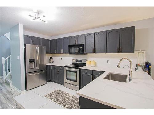 3138 Meadowgate Boulevard, London, ON - Indoor Photo Showing Kitchen