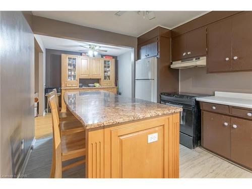 342A Stratton Drive, London, ON - Indoor Photo Showing Kitchen