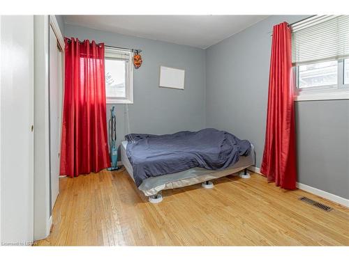 342A Stratton Drive, London, ON - Indoor Photo Showing Bedroom