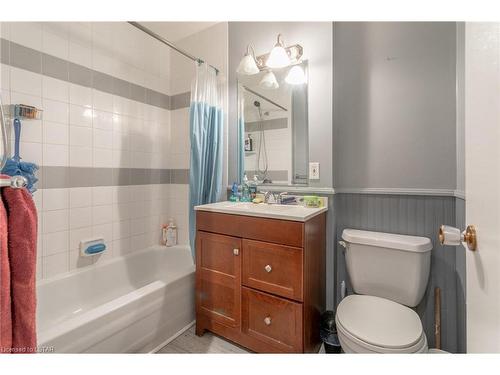 342A Stratton Drive, London, ON - Indoor Photo Showing Bathroom