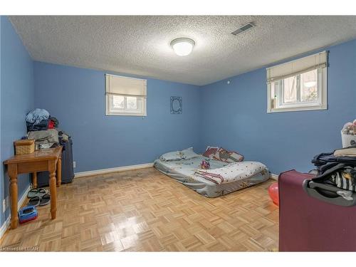 342A Stratton Drive, London, ON - Indoor Photo Showing Bedroom