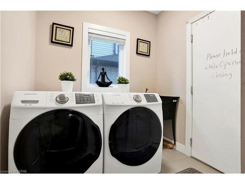 1552 Sandridge Avenue, London, ON - Indoor Photo Showing Laundry Room