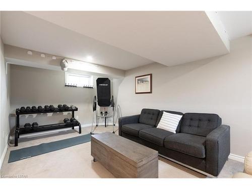7054 Beattie Street, London, ON - Indoor Photo Showing Other Room