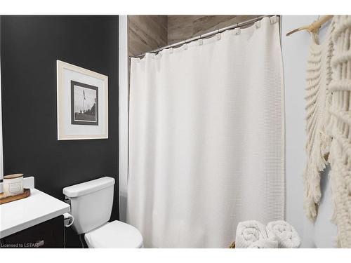 246 Snyders Avenue, Belmont, ON - Indoor Photo Showing Bathroom