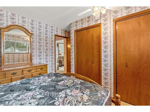 102-8 Lake Road, Grand Bend, ON - Indoor Photo Showing Bedroom