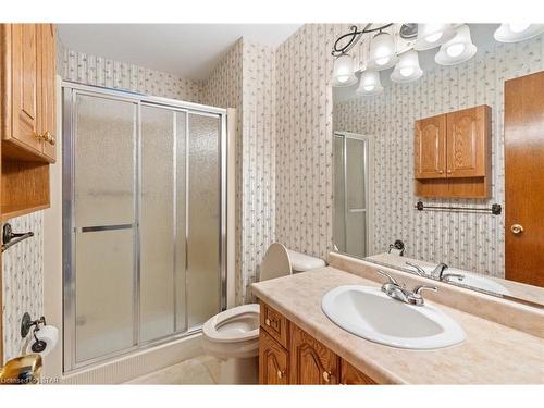 102-8 Lake Road, Grand Bend, ON - Indoor Photo Showing Bathroom