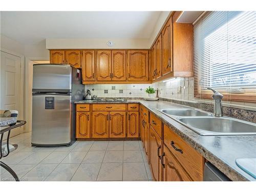 152 Clarendon Crescent, London, ON - Indoor Photo Showing Kitchen With Double Sink