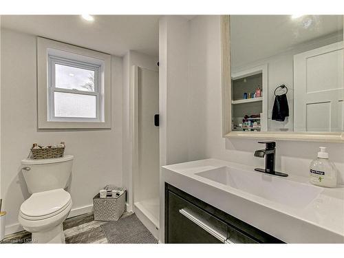 42607 Johnathan Street, Union, ON - Indoor Photo Showing Bathroom