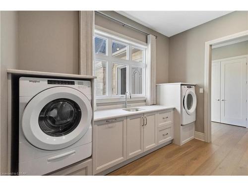 3845 Deer Trail, London, ON - Indoor Photo Showing Laundry Room