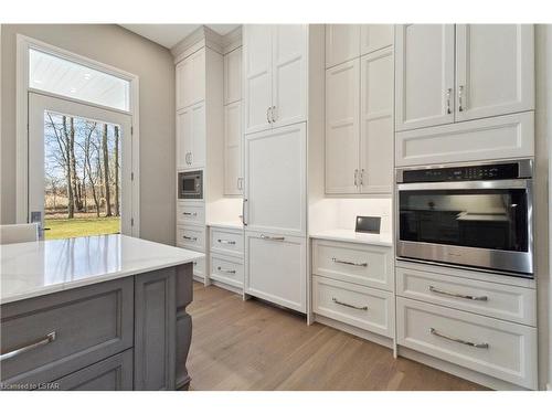 3845 Deer Trail, London, ON - Indoor Photo Showing Kitchen