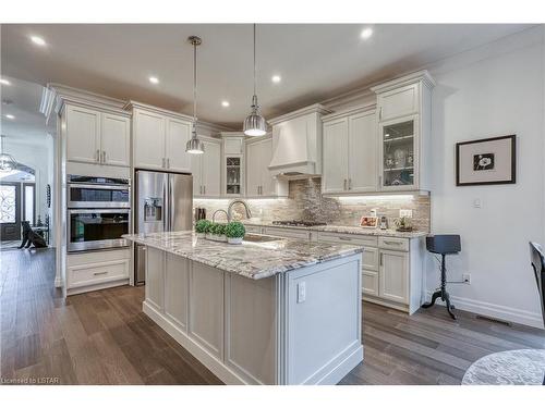 2426 Red Thorne Avenue, London, ON - Indoor Photo Showing Kitchen With Upgraded Kitchen