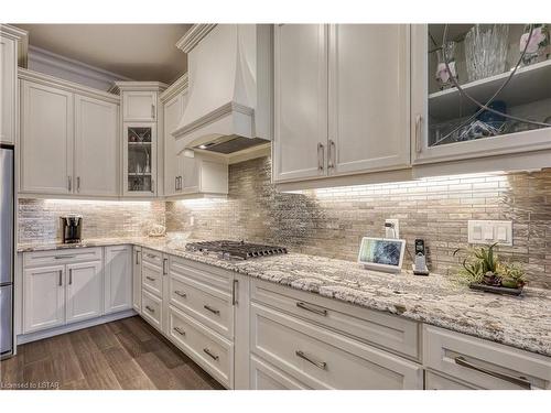 2426 Red Thorne Avenue, London, ON - Indoor Photo Showing Kitchen With Upgraded Kitchen