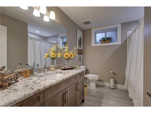 2426 Red Thorne Avenue, London, ON - Indoor Photo Showing Bathroom