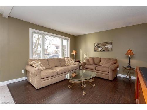 488 Alston Road, London, ON - Indoor Photo Showing Living Room