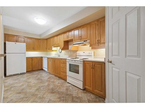 403-511 Gainsborough Road, London, ON - Indoor Photo Showing Kitchen