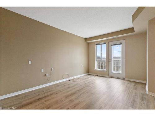 403-511 Gainsborough Road, London, ON - Indoor Photo Showing Other Room