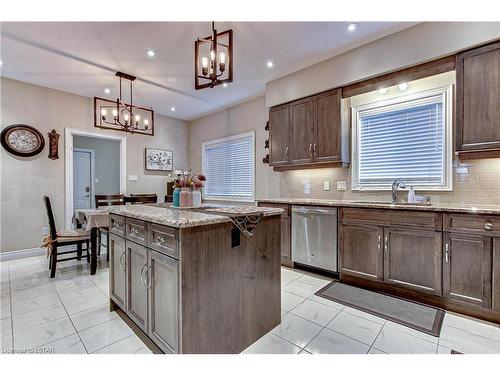 2310 Callingham Drive, London, ON - Indoor Photo Showing Kitchen