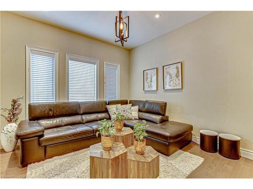 2310 Callingham Drive, London, ON - Indoor Photo Showing Living Room