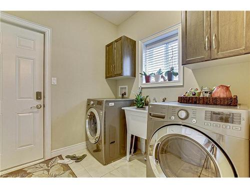 2310 Callingham Drive, London, ON - Indoor Photo Showing Laundry Room