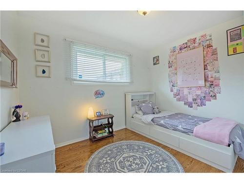 309 Burlington Crescent, London, ON - Indoor Photo Showing Bedroom