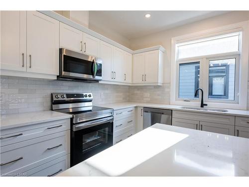 6-63 Compass Trail, Port Stanley, ON - Indoor Photo Showing Kitchen With Double Sink With Upgraded Kitchen