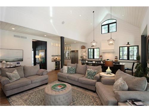 10206 Sandalwood Crescent, Grand Bend, ON - Indoor Photo Showing Living Room