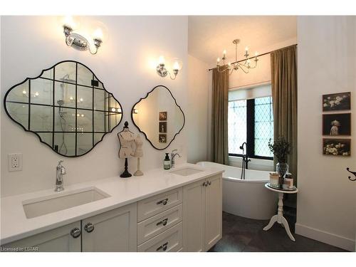 10206 Sandalwood Crescent, Grand Bend, ON - Indoor Photo Showing Bathroom