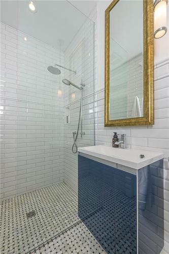 867 Hellmuth Avenue, London, ON - Indoor Photo Showing Bathroom