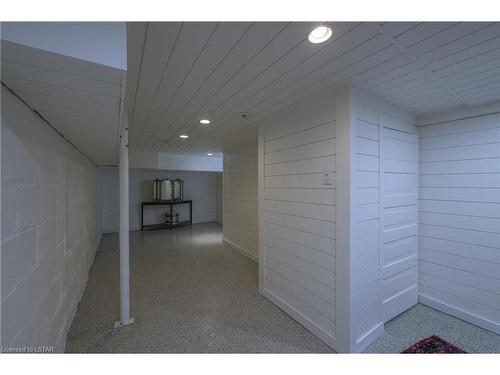867 Hellmuth Avenue, London, ON - Indoor Photo Showing Garage