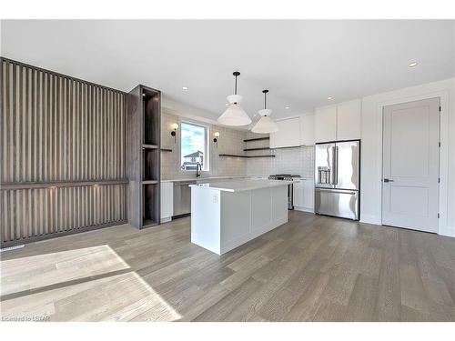 6517 Heathwoods Avenue, London, ON - Indoor Photo Showing Kitchen With Upgraded Kitchen