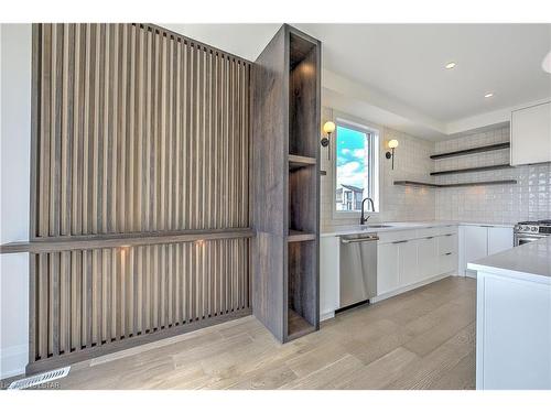 6517 Heathwoods Avenue, London, ON - Indoor Photo Showing Kitchen With Upgraded Kitchen