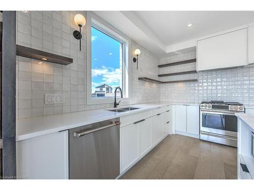 6517 Heathwoods Avenue, London, ON - Indoor Photo Showing Kitchen With Double Sink With Upgraded Kitchen