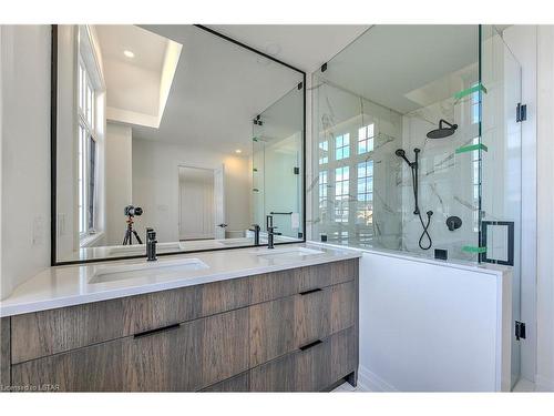 6517 Heathwoods Avenue, London, ON - Indoor Photo Showing Bathroom