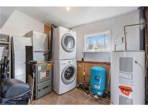 9879 Ruby Lane, Lambton Shores, ON - Indoor Photo Showing Laundry Room