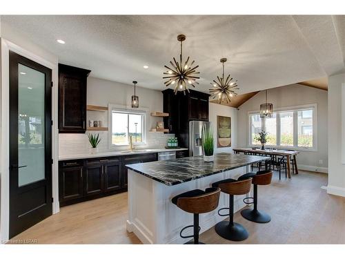 6370 Heathwoods Avenue, London, ON - Indoor Photo Showing Kitchen With Upgraded Kitchen