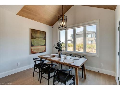 6370 Heathwoods Avenue, London, ON - Indoor Photo Showing Dining Room