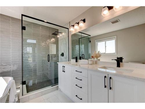 6370 Heathwoods Avenue, London, ON - Indoor Photo Showing Bathroom