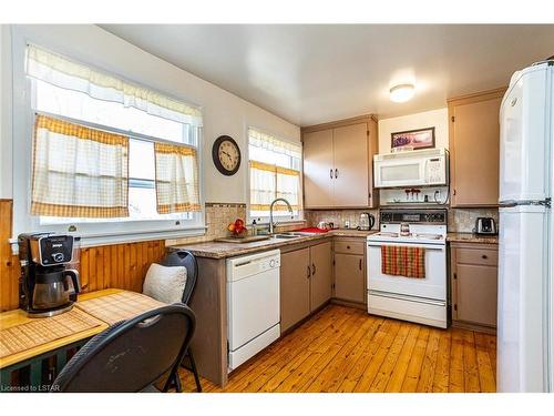 657 Creston Avenue, London, ON - Indoor Photo Showing Kitchen With Double Sink