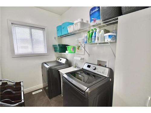988 Moy Crescent, London, ON - Indoor Photo Showing Laundry Room