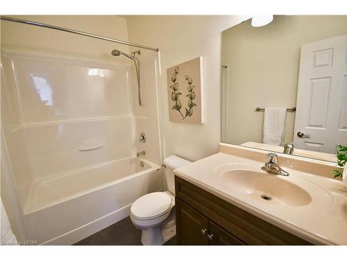 988 Moy Crescent, London, ON - Indoor Photo Showing Bathroom