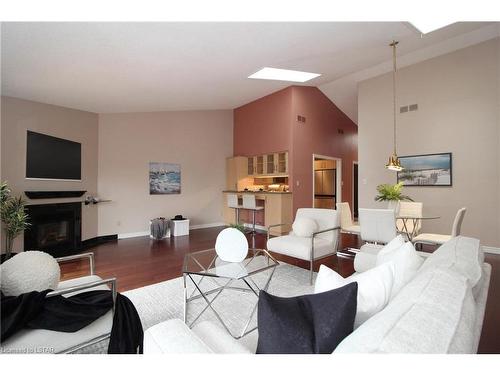 24-90 Ontario Street S, Grand Bend, ON - Indoor Photo Showing Living Room