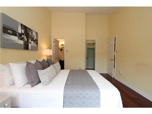 24-90 Ontario Street S, Grand Bend, ON - Indoor Photo Showing Bedroom
