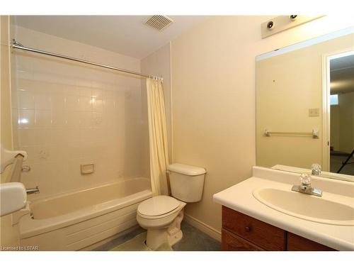 24-90 Ontario Street S, Grand Bend, ON - Indoor Photo Showing Bathroom